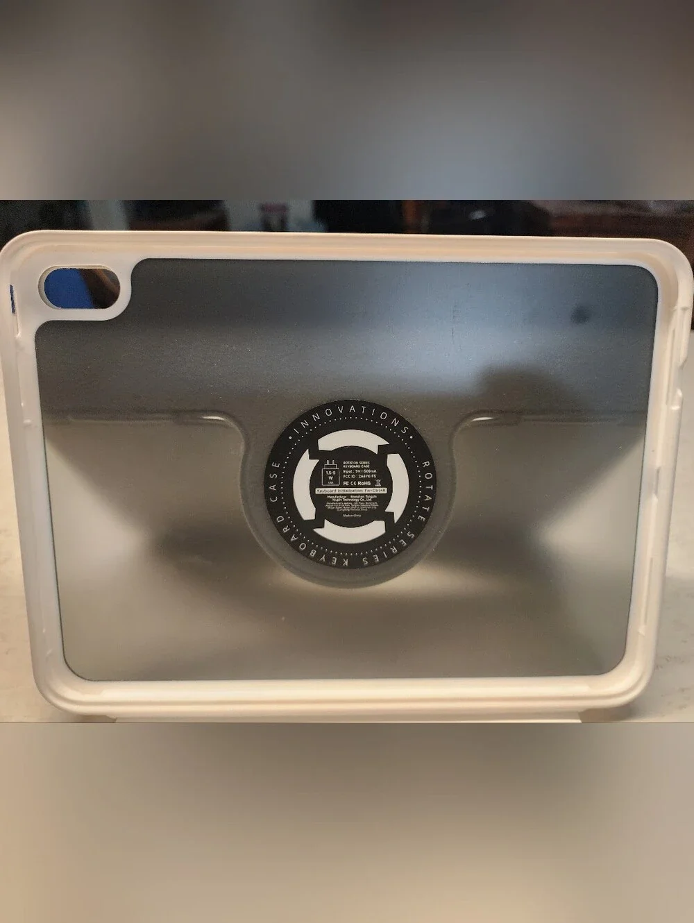 Apple ipad Keyboard Case with Rotating Tablet Mount